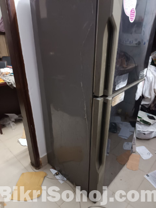 ওয়ালটনের একটি ফ্রিজ